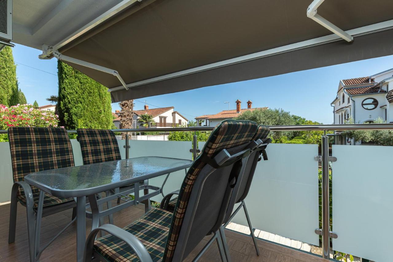 Haus Eva Lägenhet Novigrad Istria Exteriör bild