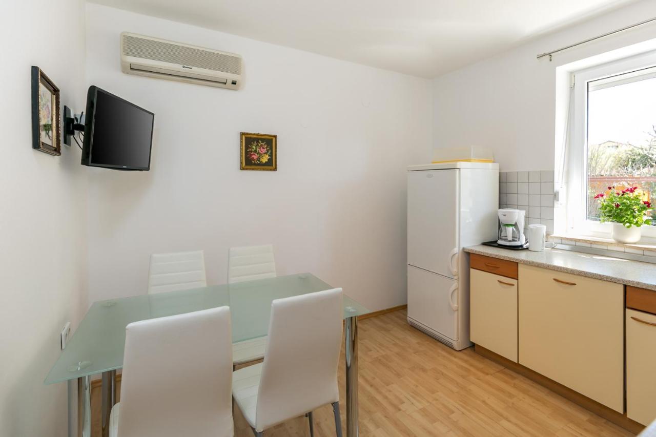 Haus Eva Lägenhet Novigrad Istria Exteriör bild