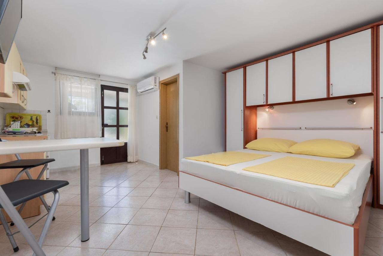 Haus Eva Lägenhet Novigrad Istria Exteriör bild