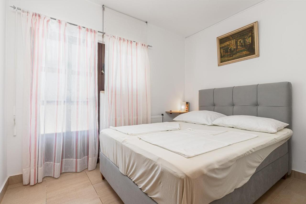Haus Eva Lägenhet Novigrad Istria Exteriör bild